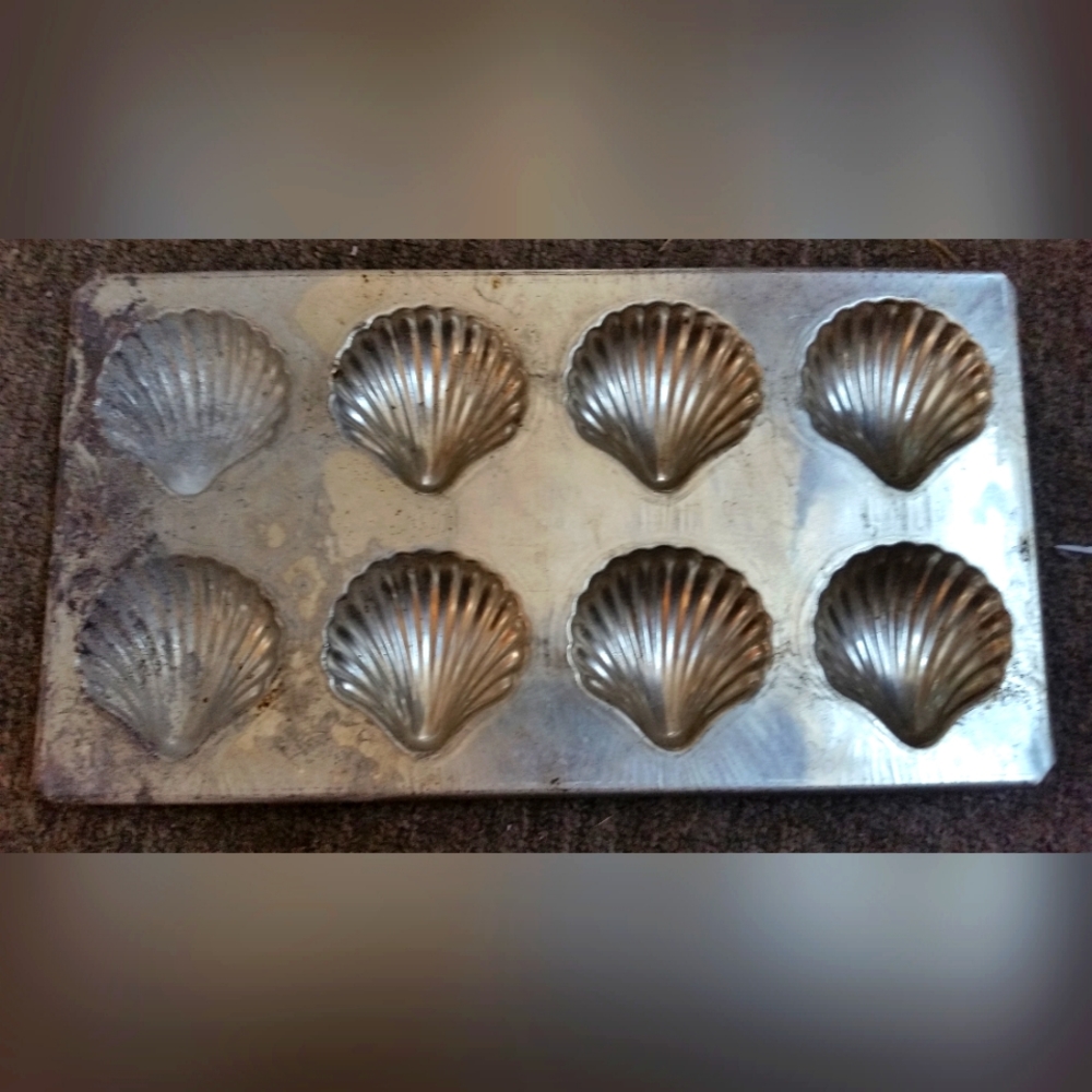 Shell Mold Vintage Tin Metal Candle Baking Pan France Nautical